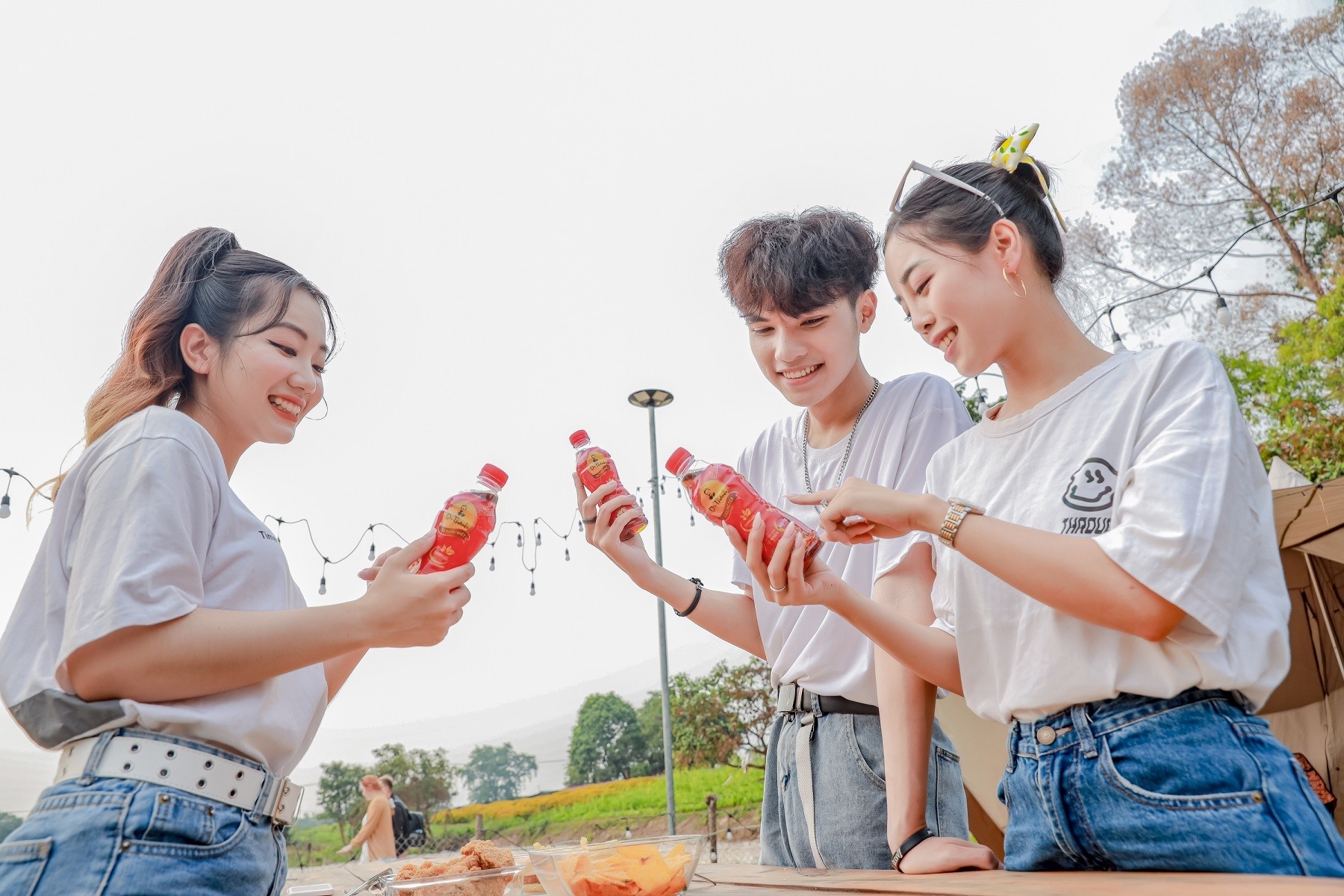 Sinh viên quay cuồng với cơn nóng trong người khi ngày đi học, tối làm thêm, đêm chạy deadline thi cử