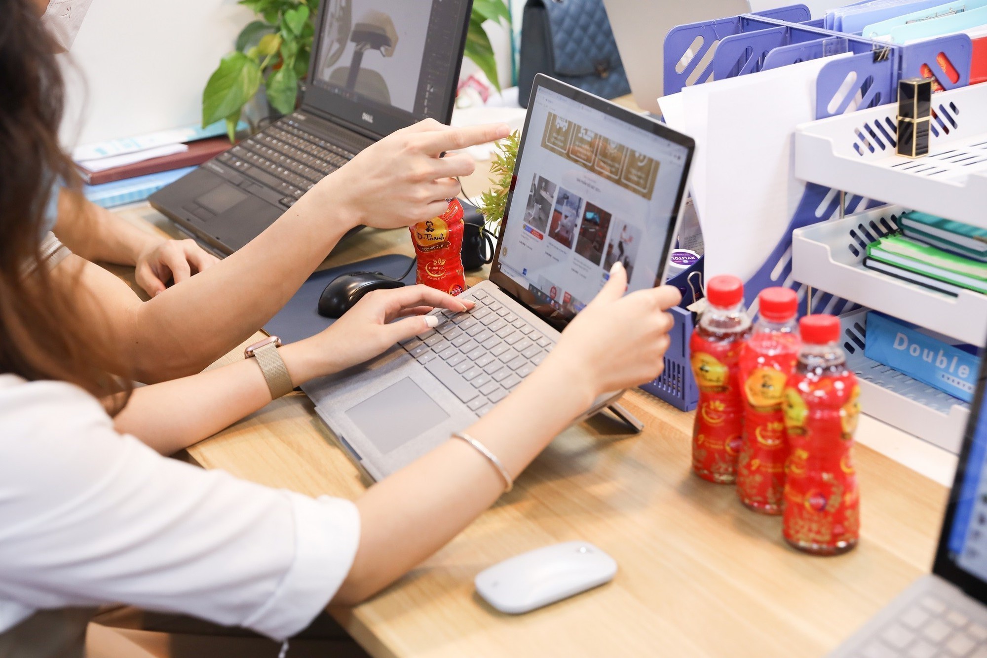 Sinh vi&ecirc;n quay cuồng với cơn n&oacute;ng trong người khi ng&agrave;y đi học, tối l&agrave;m th&ecirc;m, đ&ecirc;m chạy deadline thi cử - Ảnh 5.