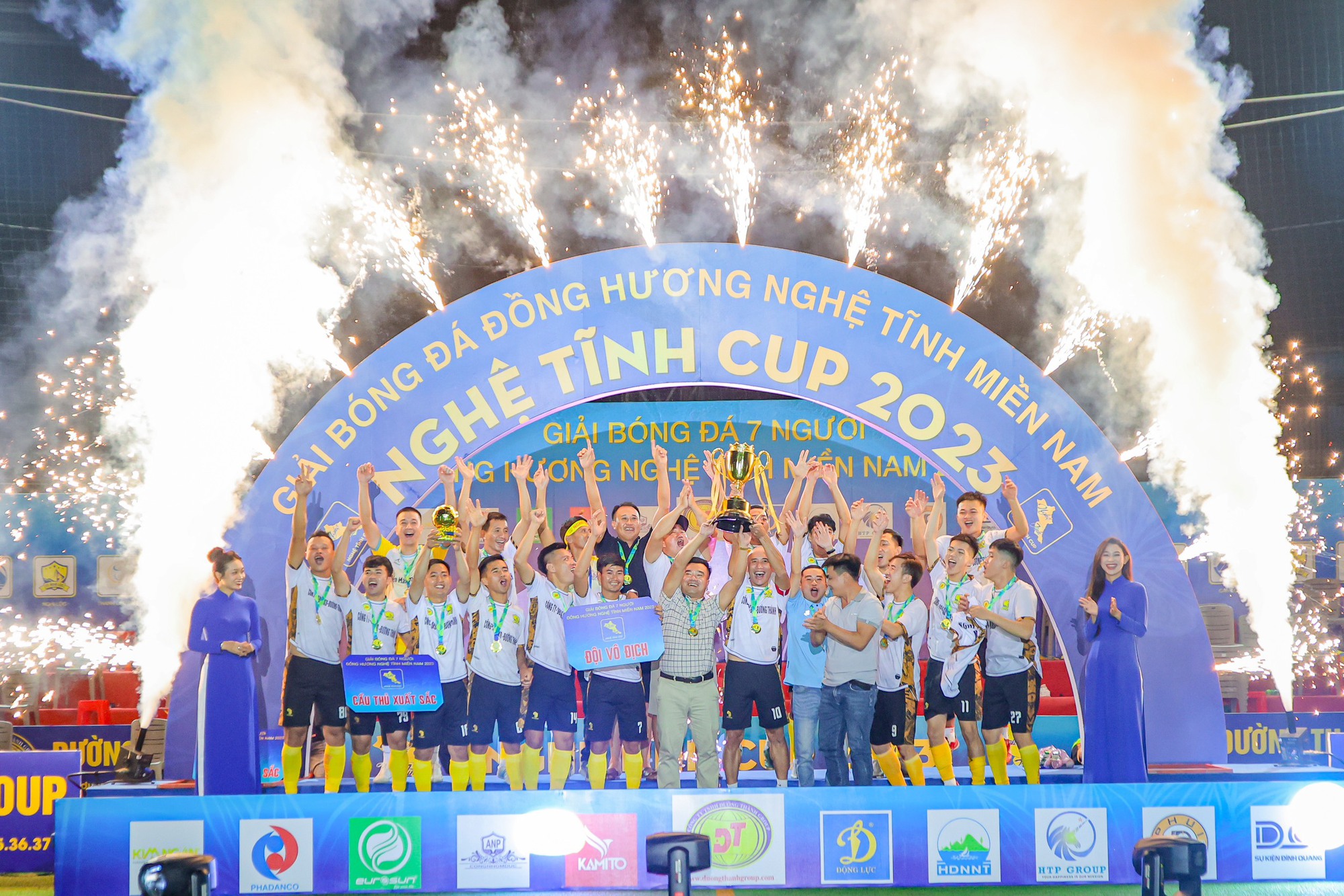 Hội đồng hương Nghi Lộc v&ocirc; địch Nghệ Tĩnh C&uacute;p 2023 - Ảnh 3.