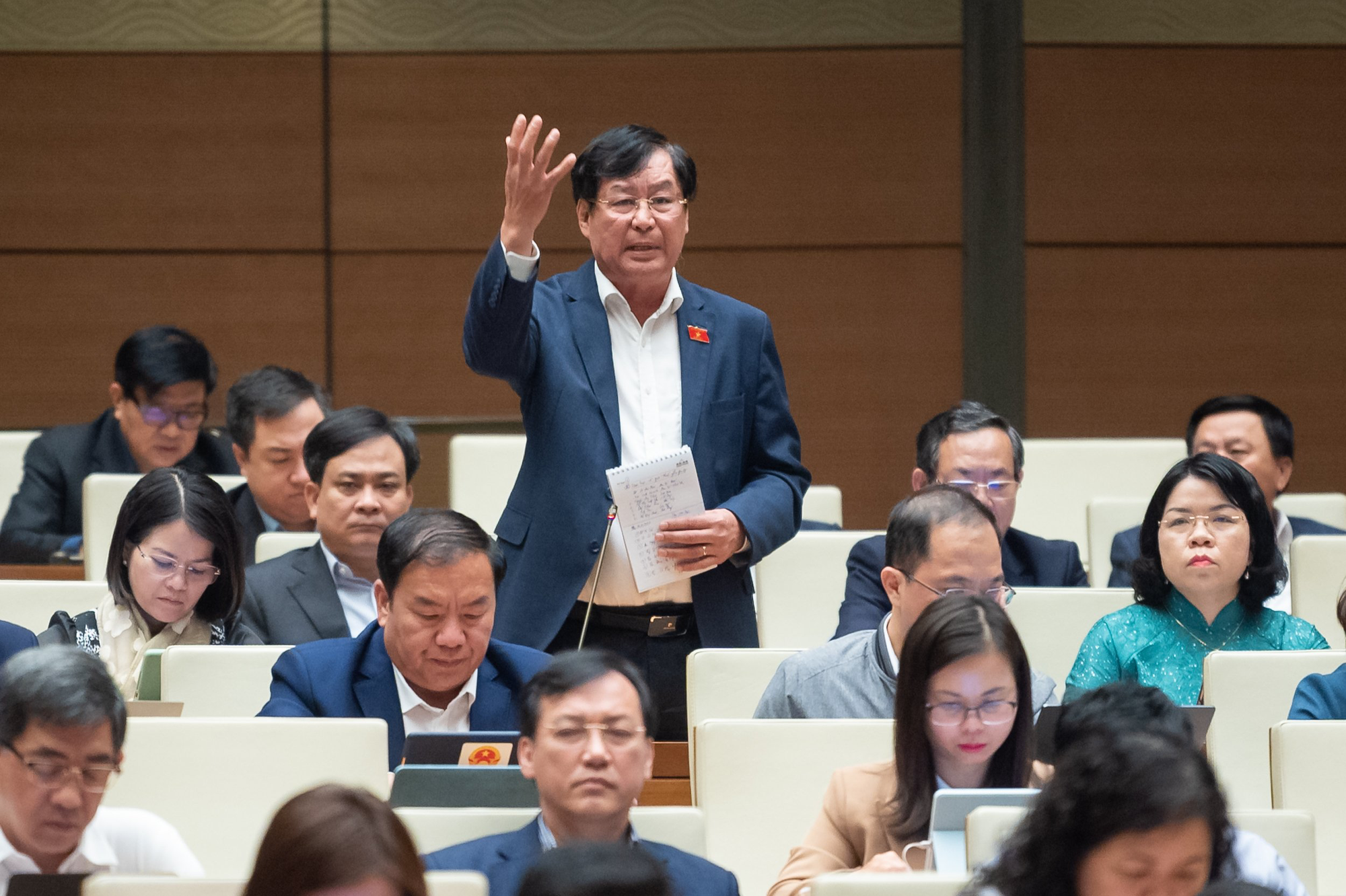 Đại biểu QH: Vụ Vạn Thịnh Ph&aacute;t c&oacute; nhiều c&aacute;i nhất, l&agrave; bề nổi của tảng băng bị vỡ - Ảnh 3.