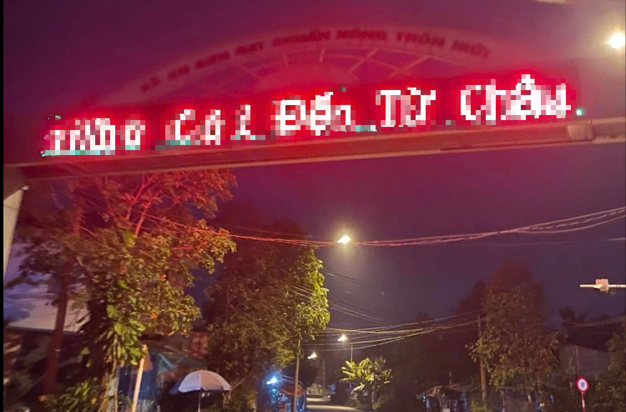 Vì sao bảng điện tử LED ở nhiều tỉnh thành chạy dòng chữ nhạy cảm?