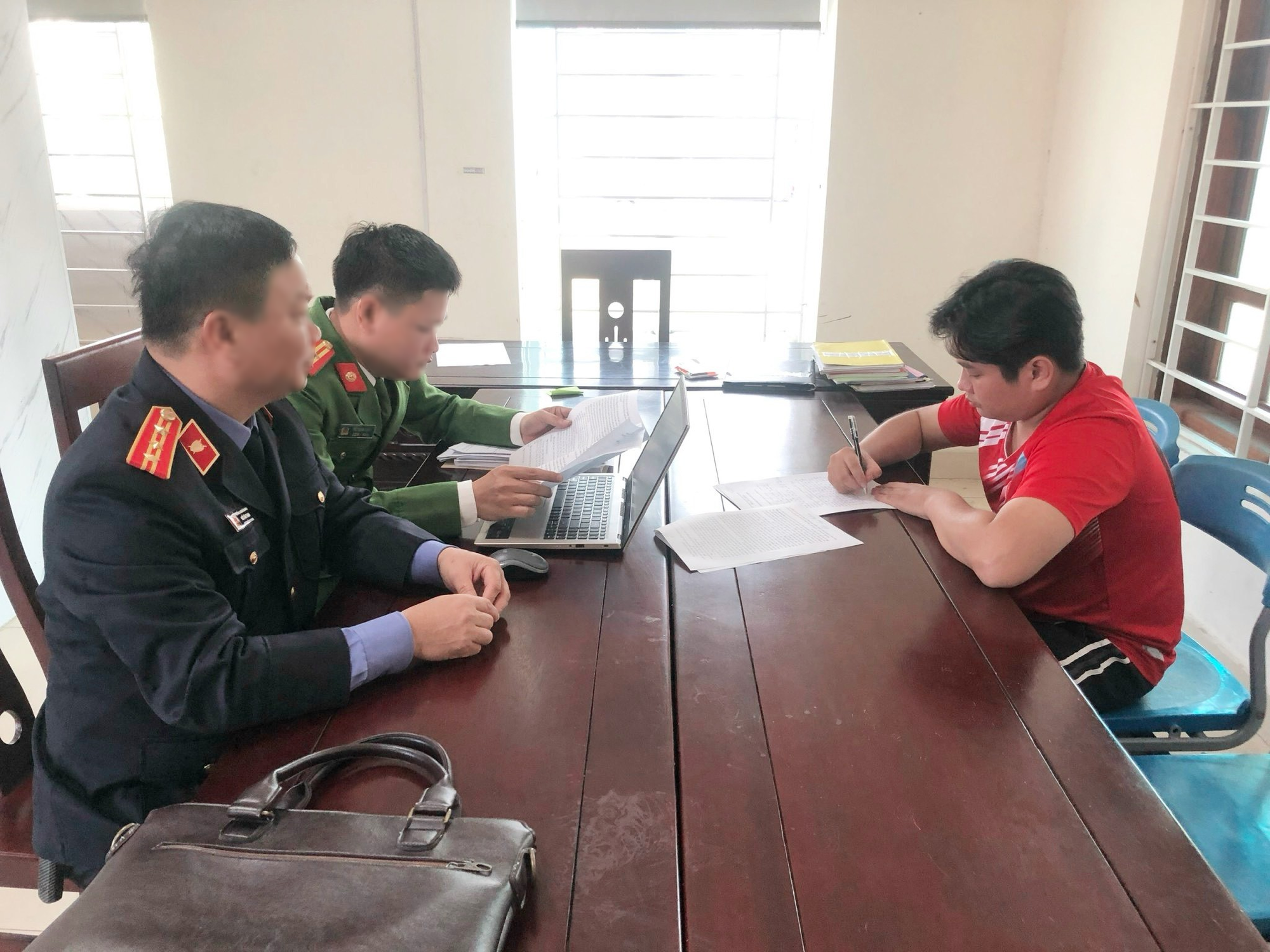 Tin lời bạn học cũ, nam thanh niên bị lừa hơn 9,4 tỉ đồng