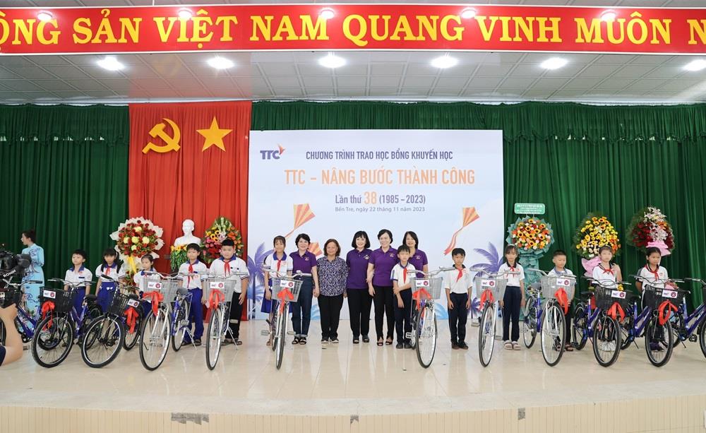 Trao học bổng “TTC - Nâng bước thành công” lần thứ 38 năm 2023 - Ảnh 3.