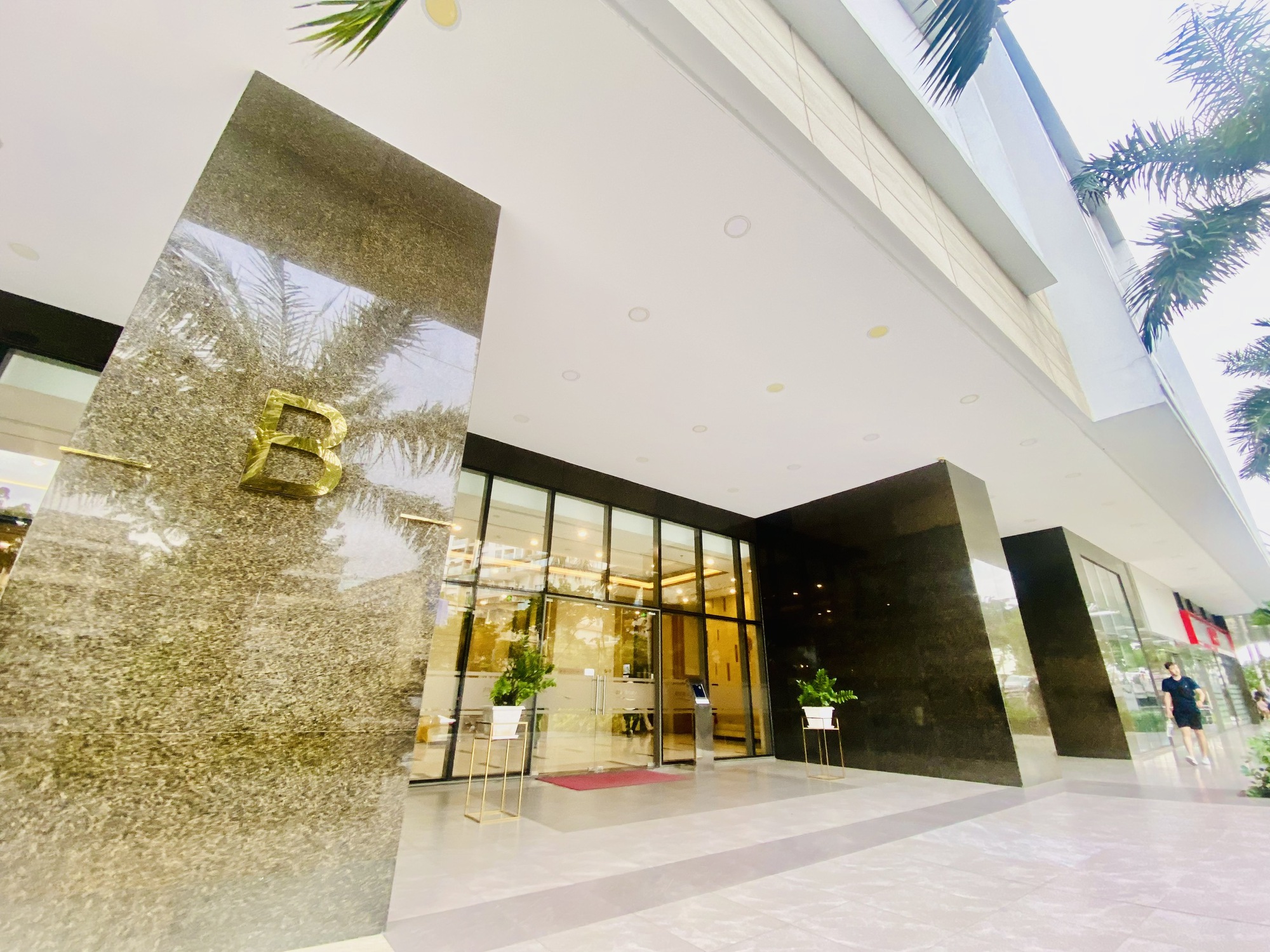Dịch vụ Airbnb gây náo loạn chung cư, giải pháp nào cho tình trạng lộn xộn này?