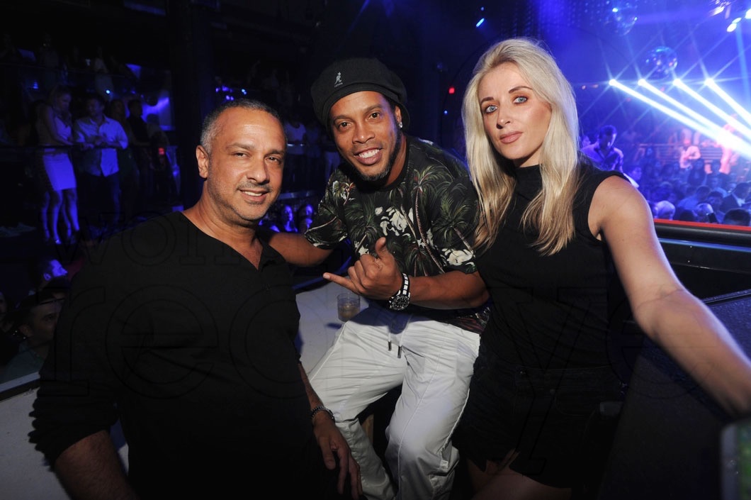 Ronaldinho gần như sạch t&uacute;i, nợ h&agrave;ng triệu USD - Ảnh 1.