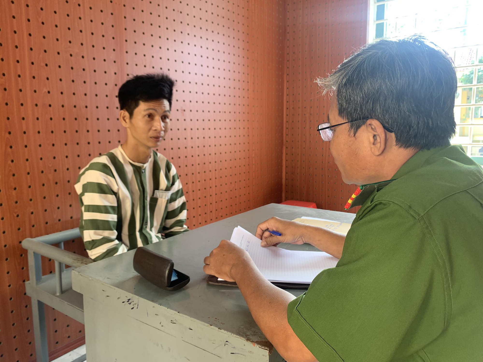 Một người dân bị trộm xe máy, trong cốp xe có tài sản hơn 100 triệu đồng