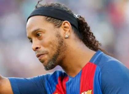 Ronaldinho gần như sạch túi, nợ hàng triệu USD
