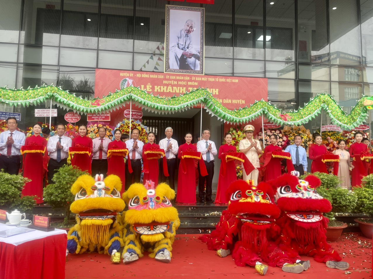 Lãnh đạo TP HCM dâng hoa, dâng hương kỷ niệm 83 năm Ngày Nam Kỳ Khởi Nghĩa - Ảnh 3.
