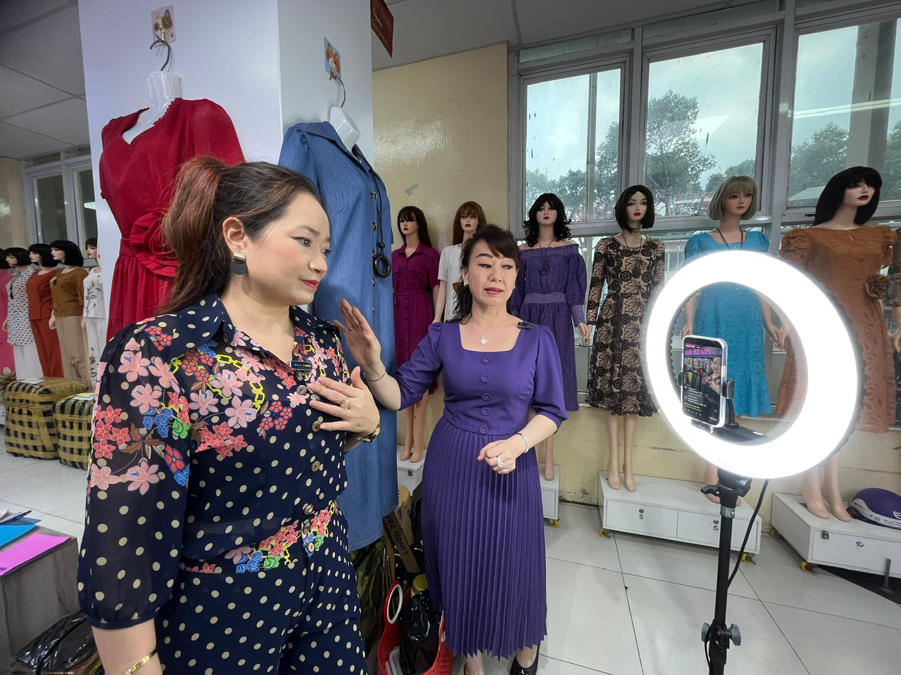 Kéo sức mua dịp cuối năm (*): Cần chính sách kích cầu mạnh mẽ hơn