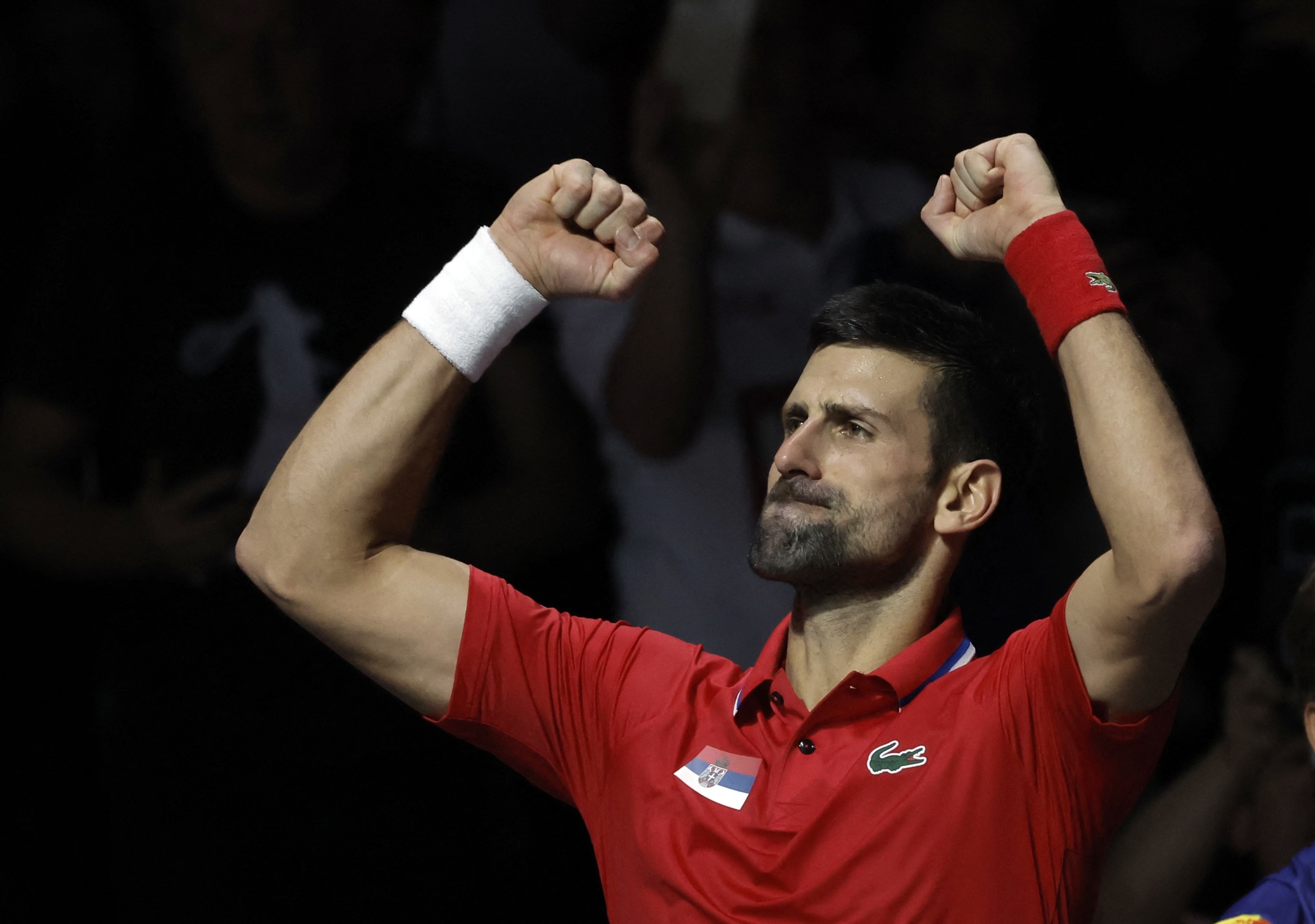 Djokovic chỉ trích và hôn gió với cổ động viên Anh tại Davis Cup 2023