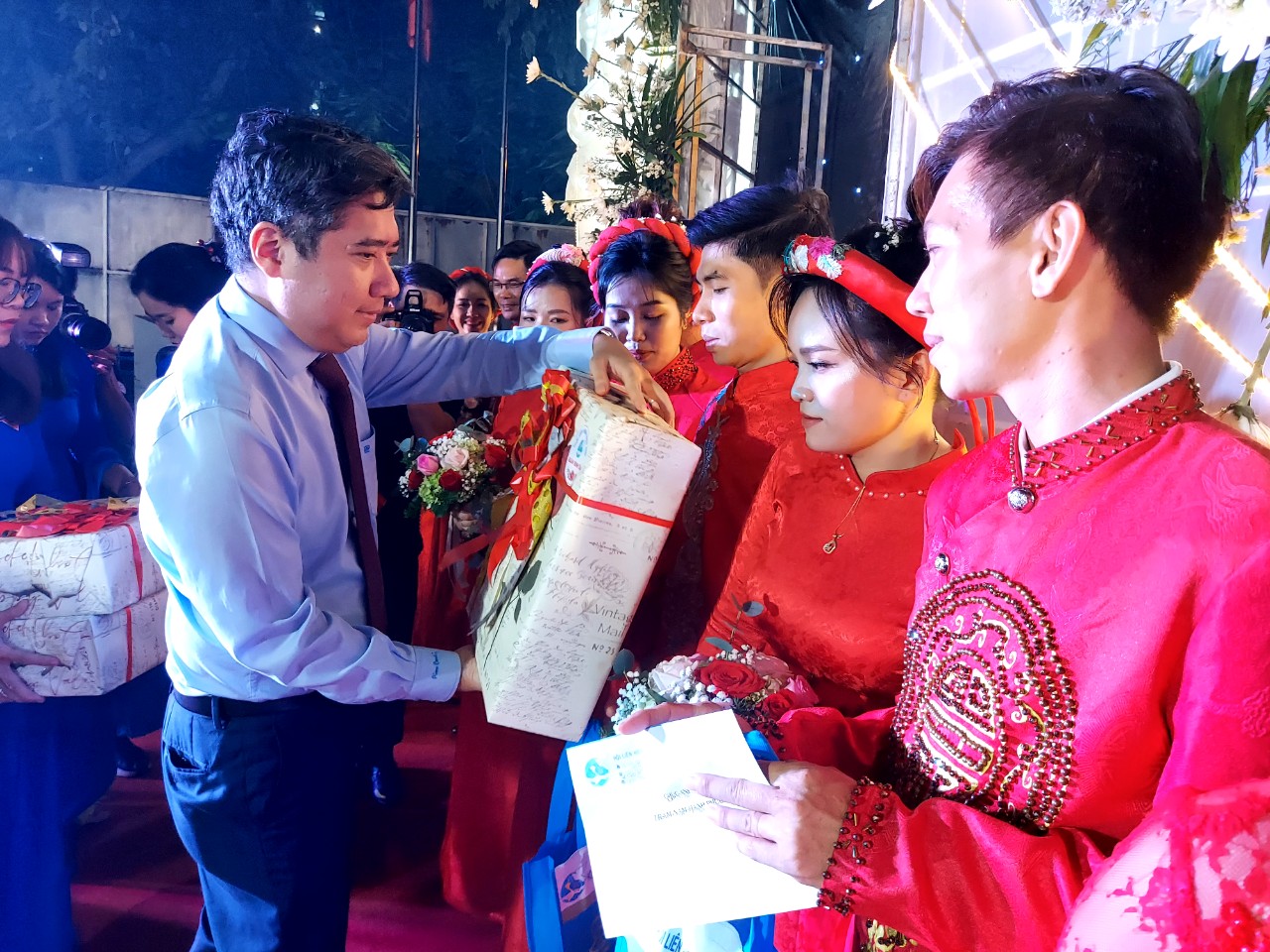 Rộn ràng lễ cưới tập thể thanh niên, công nhân quận Bình Tân - Ảnh 6.
