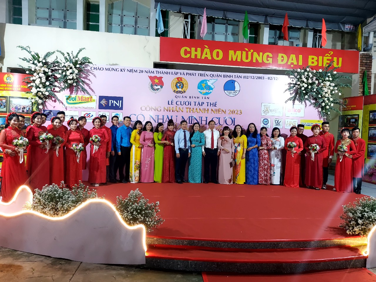 Rộn ràng lễ cưới tập thể thanh niên, công nhân quận Bình Tân - Ảnh 2.