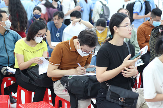 Vá lỗ hổng cung - cầu lao động