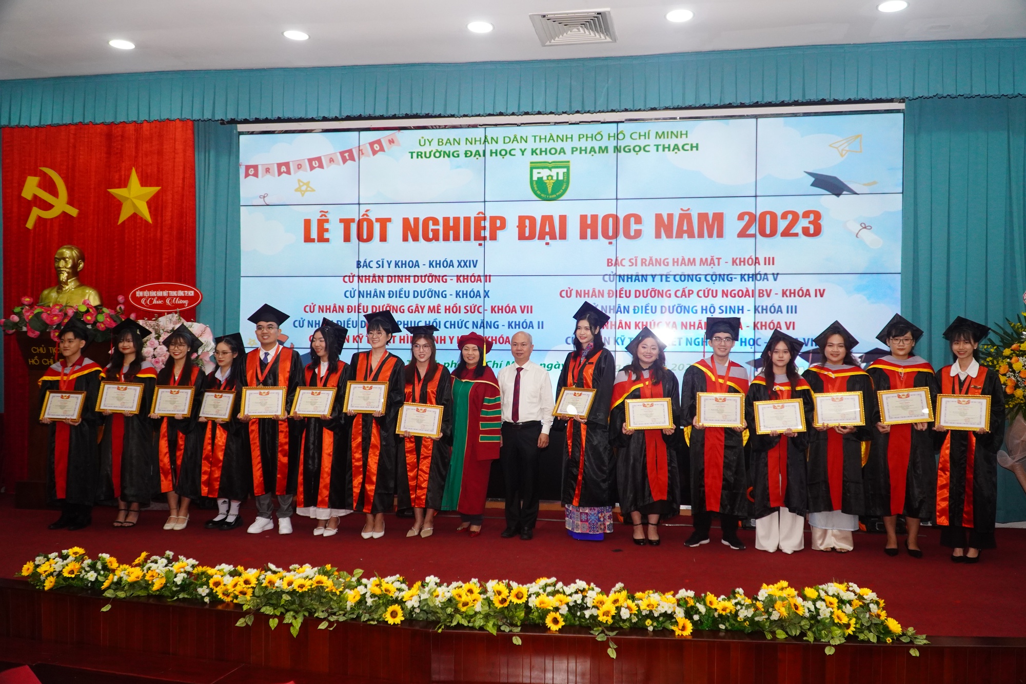 Trường ĐH Y khoa Phạm Ngọc Thạch l&agrave;m lễ tốt nghiệp cho 1.202 sinh vi&ecirc;n - Ảnh 5.