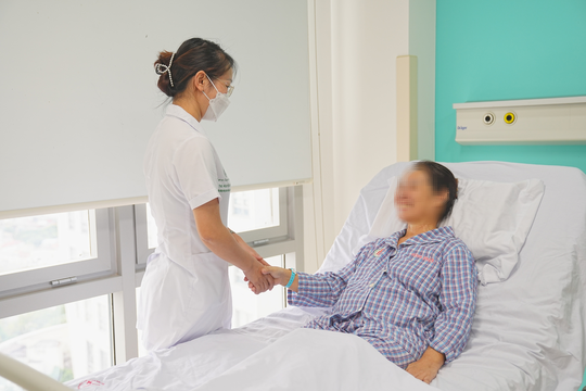 Ch&aacute;u 15 tuổi được gh&eacute;p gan từ b&agrave; nội - Ảnh 3.