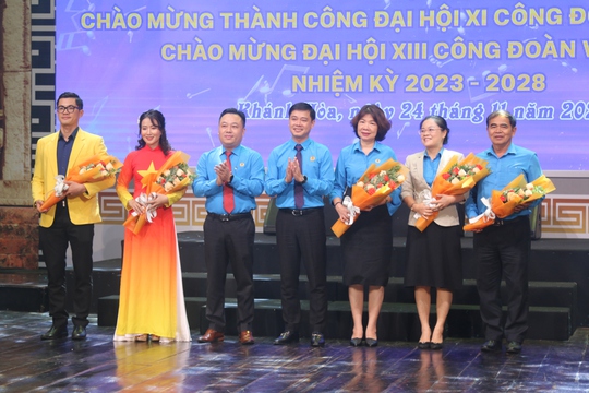 Li&ecirc;n hoan văn nghệ ch&agrave;o mừng Đại hội XIII C&ocirc;ng đo&agrave;n Việt Nam - Ảnh 4.