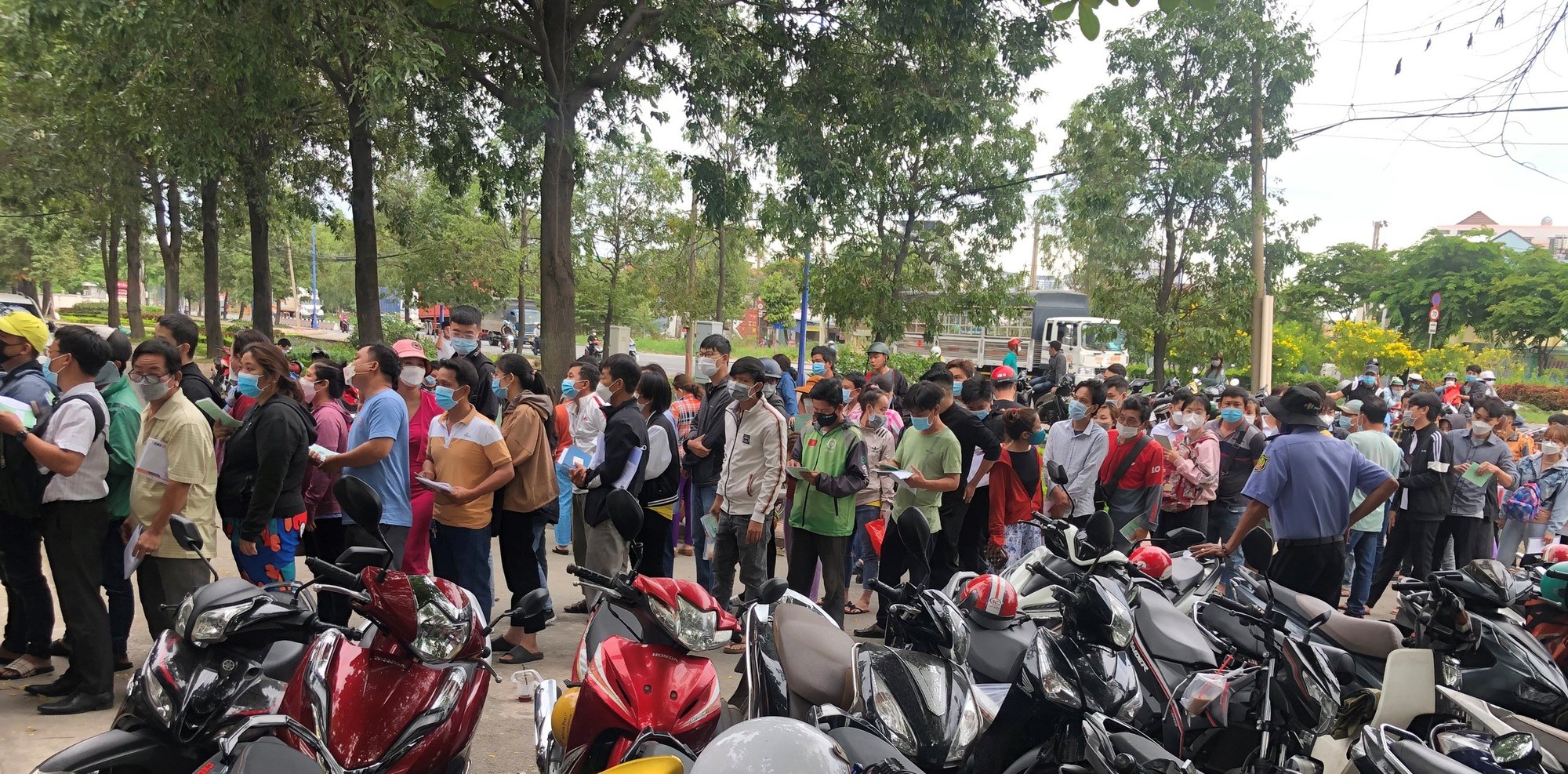 Làm gì để người lao động không xem việc rút BHXH là chuyện đương nhiên?