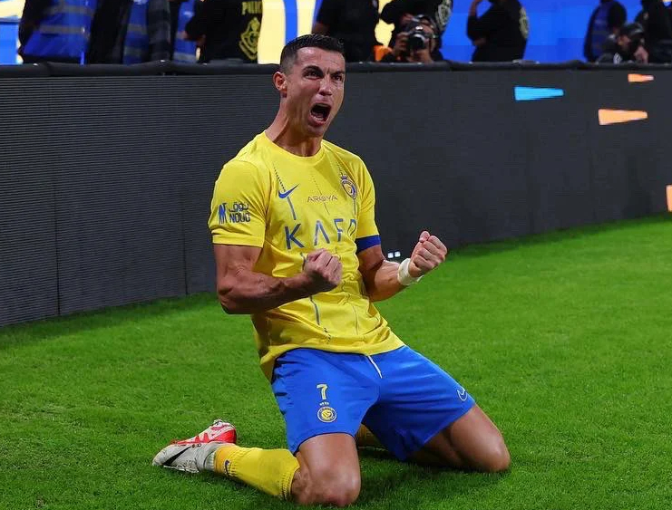 Ronaldo lại lập siêu phẩm và kỷ lục trong chiến thắng của Al-Nassr