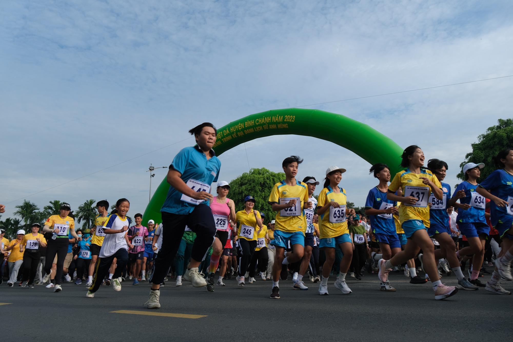Hơn 2.000 người tham gia giải chạy “Hành trình tìm về địa danh lịch sử anh hùng - Ảnh 3.