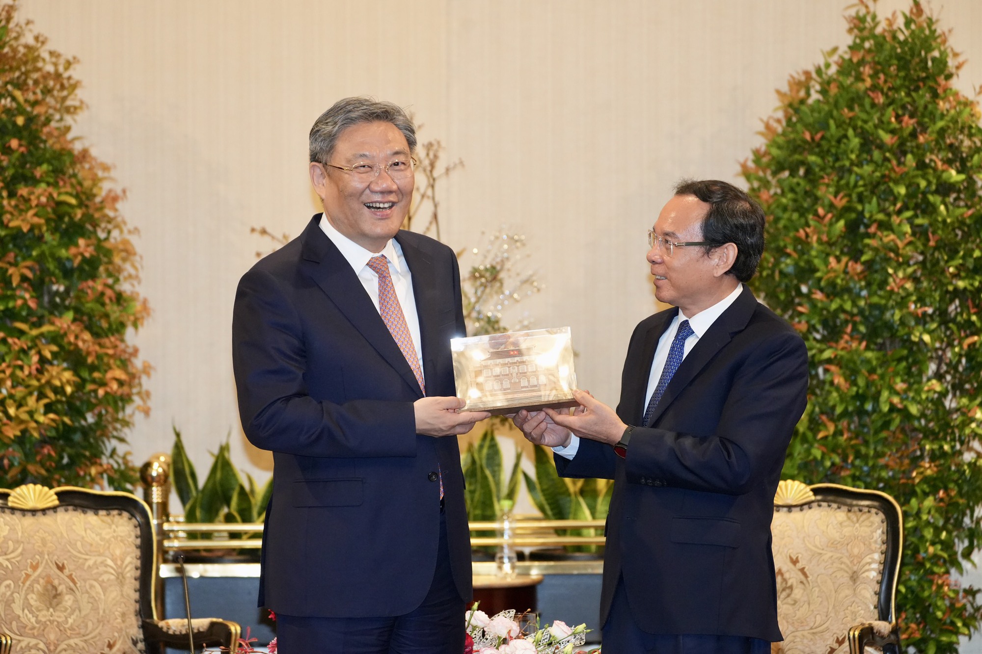 Bộ trưởng Thương mại Trung Quốc ấn tượng về sự phát triển của TP HCM