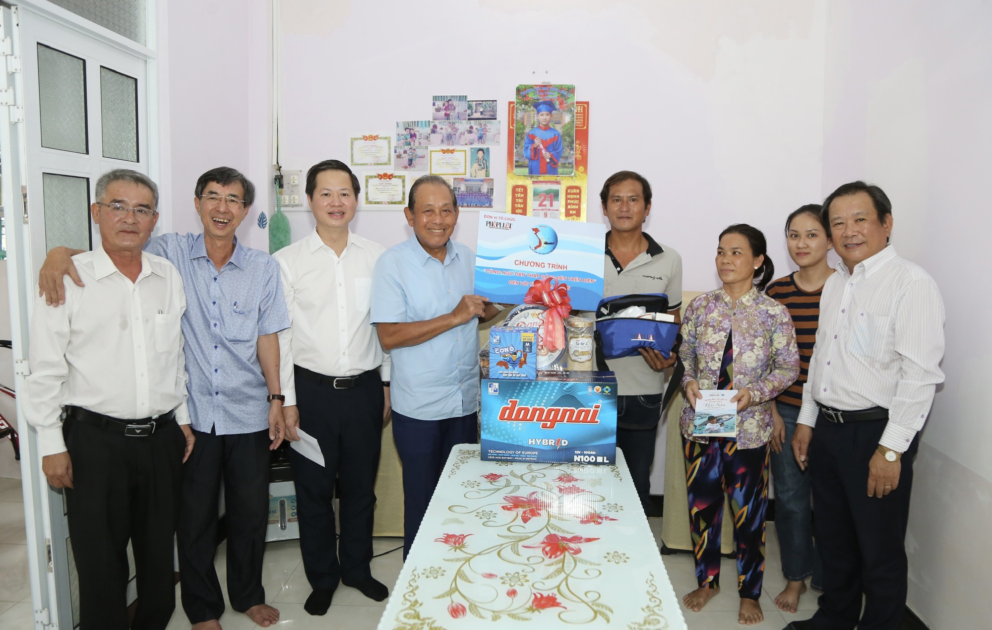 “Cùng ngư dân thắp sáng đèn trên biển” đến với ngư dân Bình Thuận
