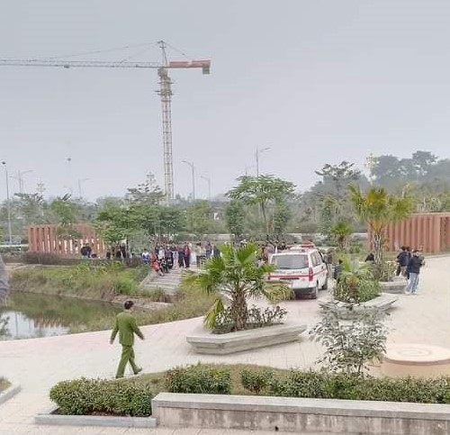 Thi thể người đàn ông nổi trên mặt hồ điều hòa