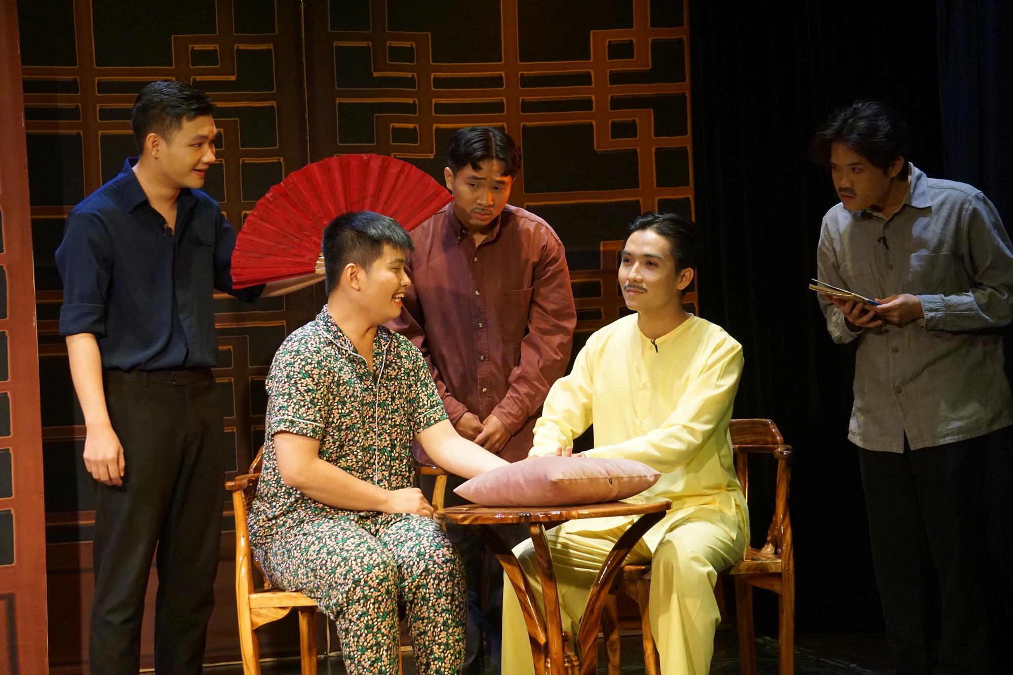 Vở Thủy quỷ của NSƯT Vũ Xu&acirc;n Trang, g&acirc;y &aacute;c l&atilde;nh nghiệp - Ảnh 3.