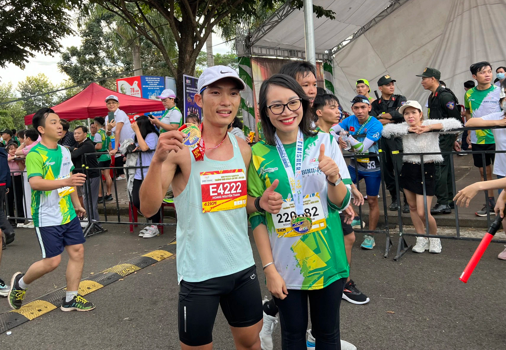 Ho&agrave;ng Nguy&ecirc;n Thanh v&ocirc; địch Giải marathon B&igrave;nh Phước 2023 - Ảnh 7.