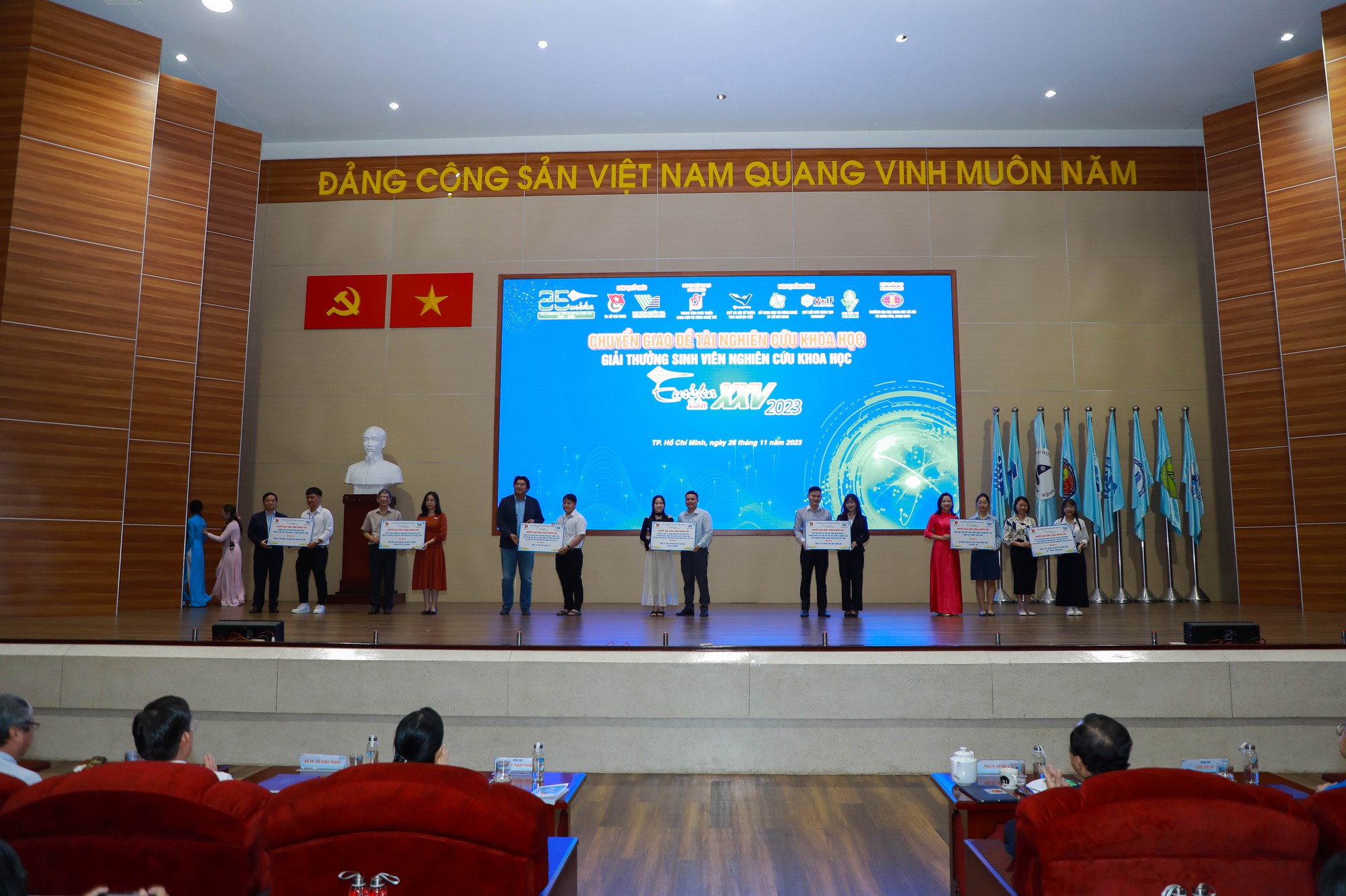 14 đề t&agrave;i xuất sắc nhất tại Giải thưởng Sinh vi&ecirc;n nghi&ecirc;n cứu khoa học &ndash; Eur&eacute;ka 2023 - Ảnh 6.