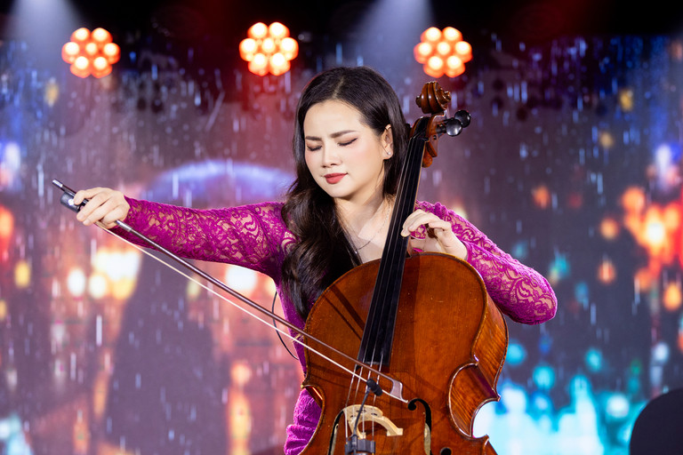 Cellist H&agrave; Mi&ecirc;n ngọt ng&agrave;o với Cello h&aacute;t t&igrave;nh ca - Ảnh 1.