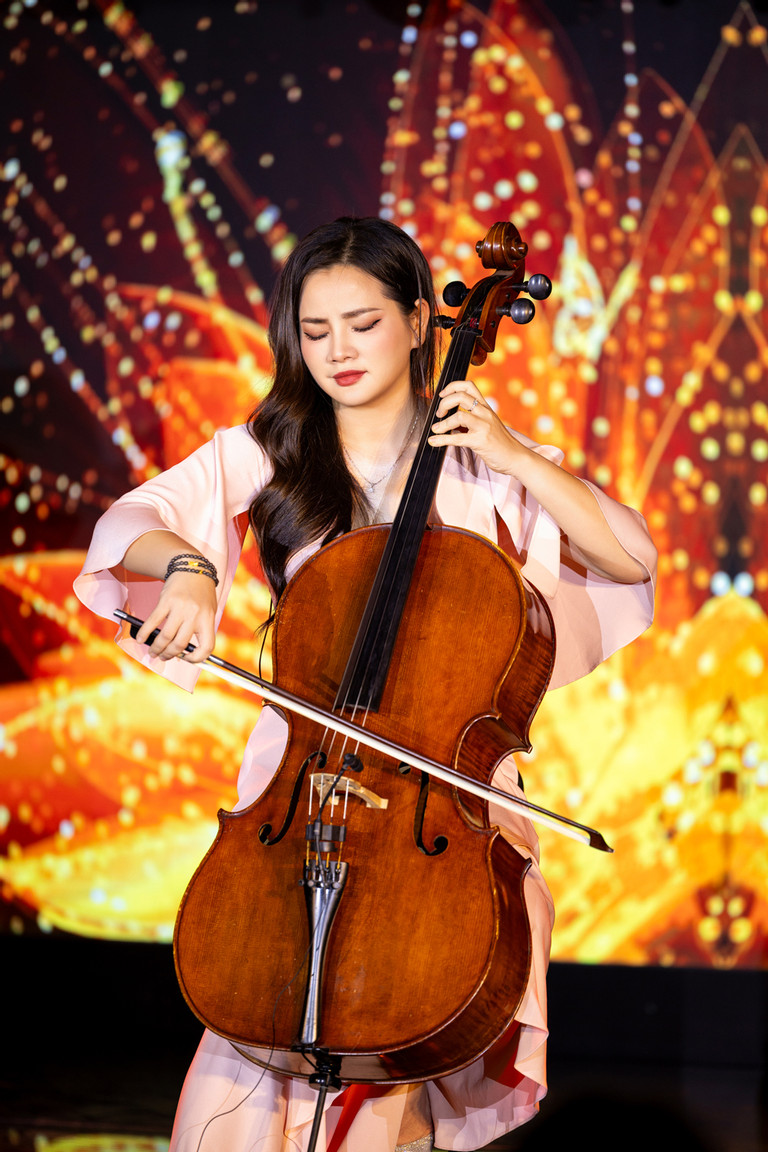 Cellist H&agrave; Mi&ecirc;n ngọt ng&agrave;o với Cello h&aacute;t t&igrave;nh ca - Ảnh 4.