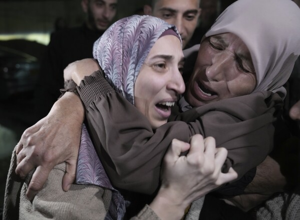 Căng thẳng ở Gaza sau khi Hamas đổi &yacute; v&agrave;o ng&agrave;y thứ 2 ngừng bắn - Ảnh 1.
