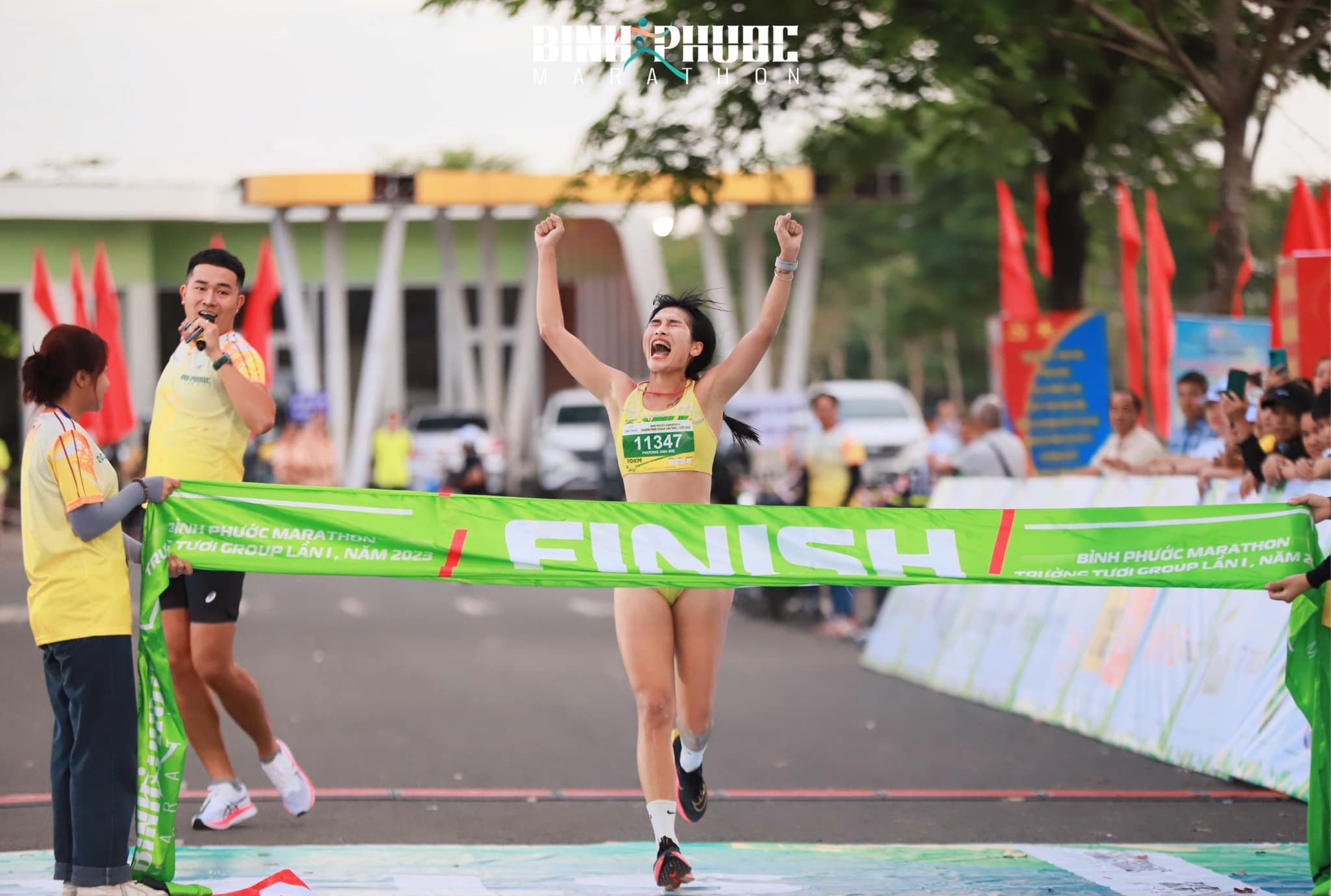 Ho&agrave;ng Nguy&ecirc;n Thanh v&ocirc; địch Giải marathon B&igrave;nh Phước 2023 - Ảnh 4.