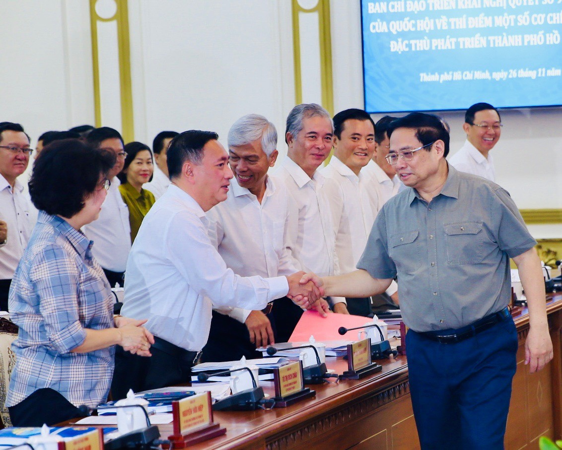 Thủ tướng Ch&iacute;nh phủ: Vướng qu&aacute; nhiều quy định, th&igrave; c&ograve;n g&igrave; l&agrave; cơ chế đặc th&ugrave;? - Ảnh 2.