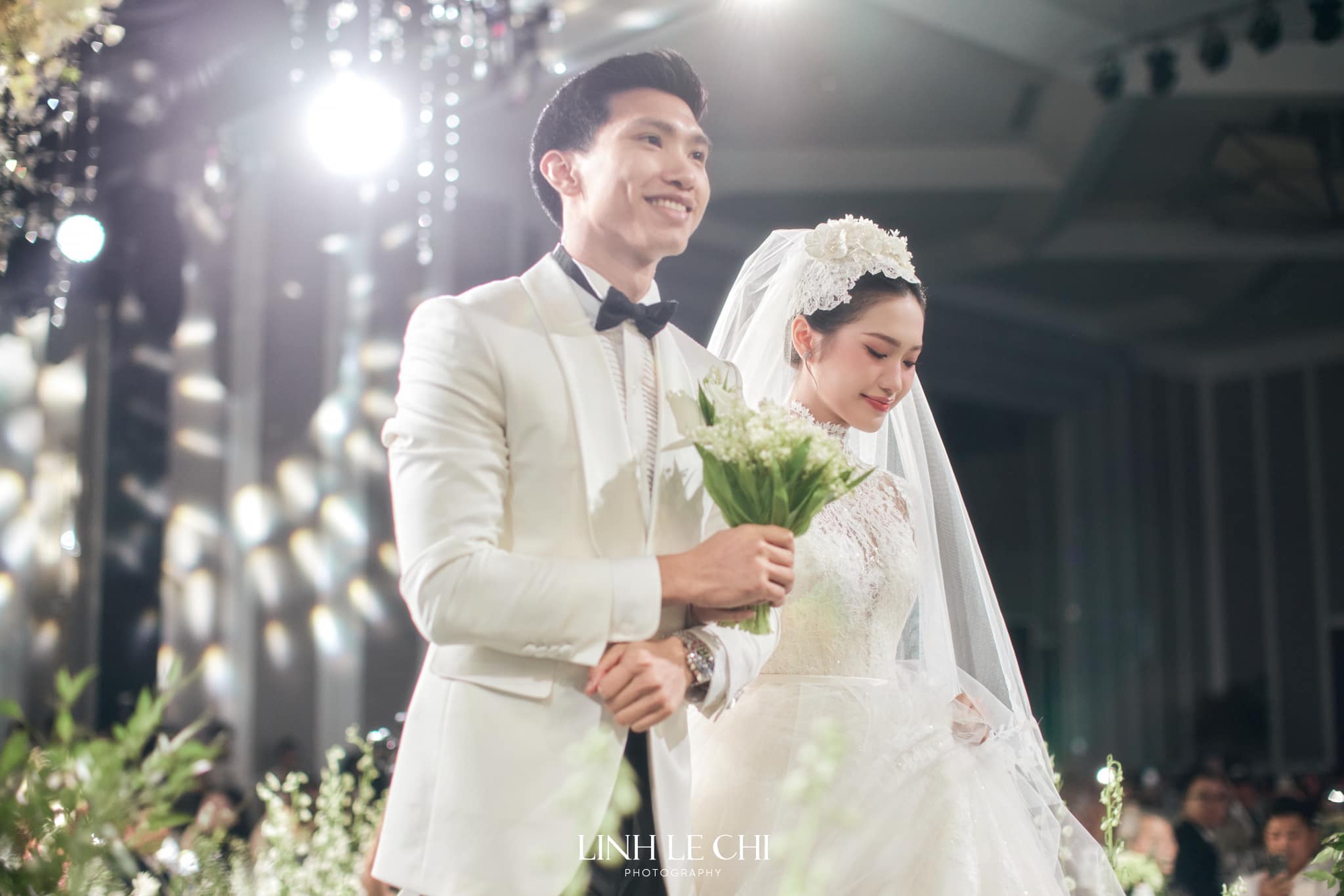 Doãn Hải My - Đoàn Văn Hậu đẹp đôi đám cưới cổ tích
