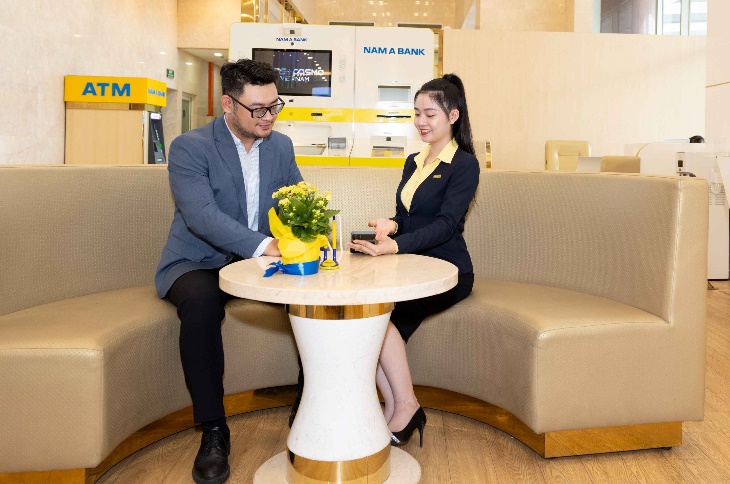 Ng&acirc;n h&agrave;ng tung cơn lốc ưu đ&atilde;i dịp cuối năm - Ảnh 2.