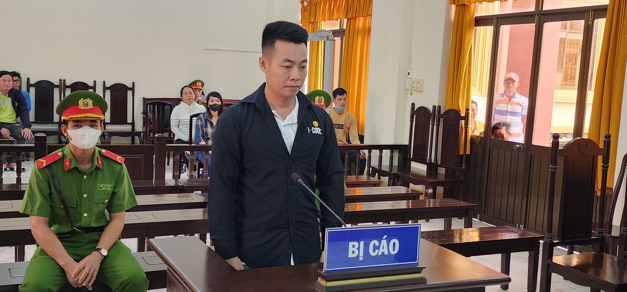 Trả giá đắt sau khi nhặt 7 viên đạn trong chuồng gà ở An Giang