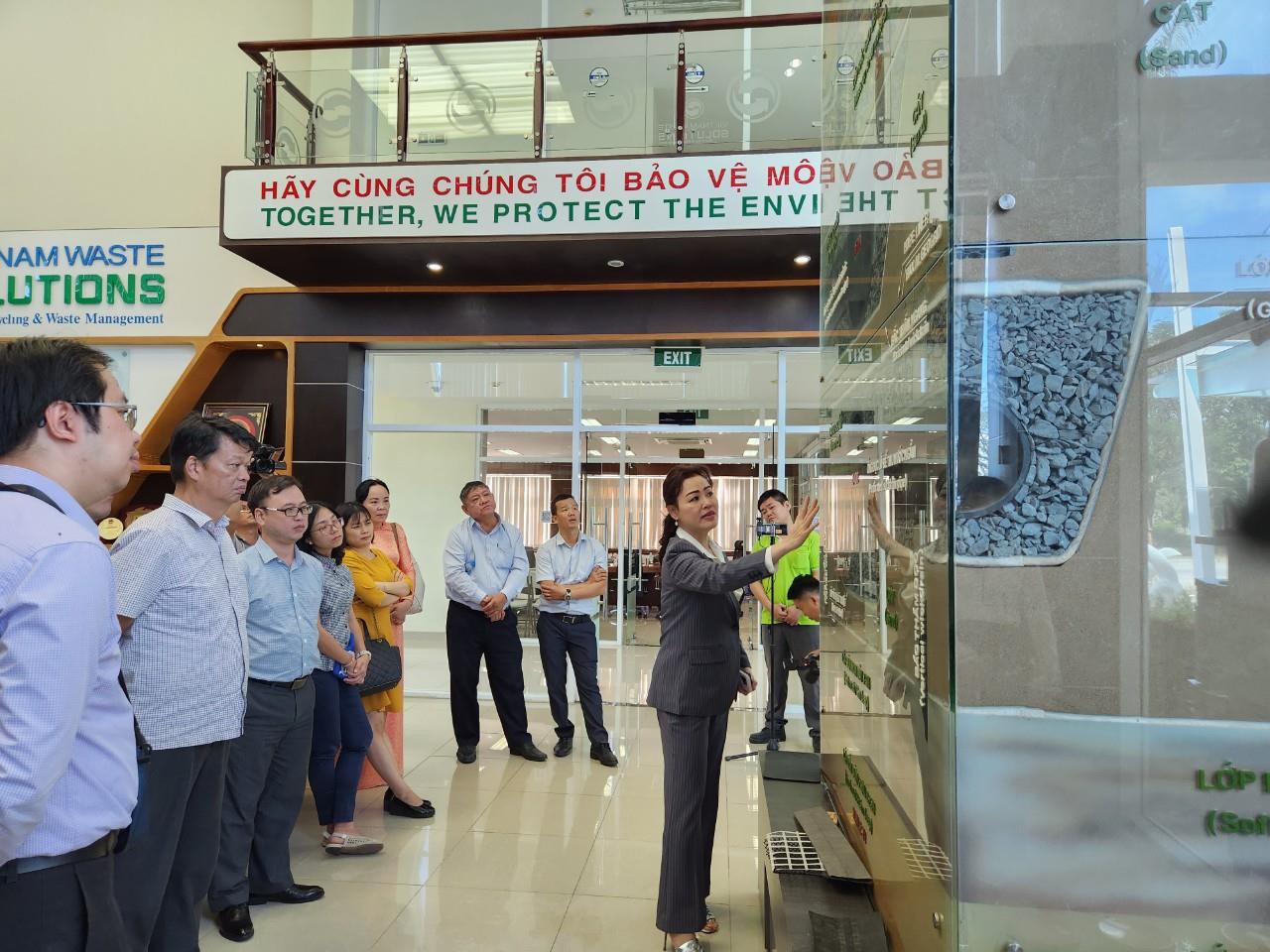 Đoàn khảo sát Trung ương về nông thôn mới tìm hiểu qui trình xử lý rác thải tại VWS - Ảnh 2.