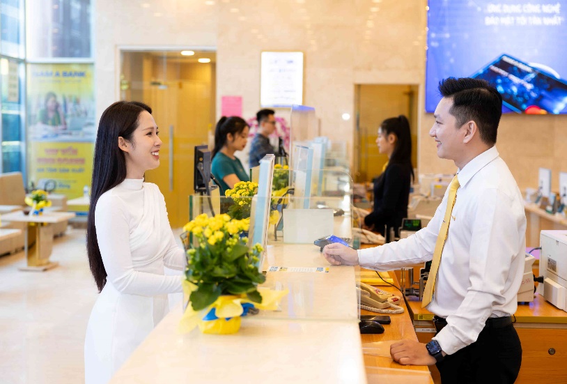 Ng&acirc;n h&agrave;ng tung cơn lốc ưu đ&atilde;i dịp cuối năm - Ảnh 3.