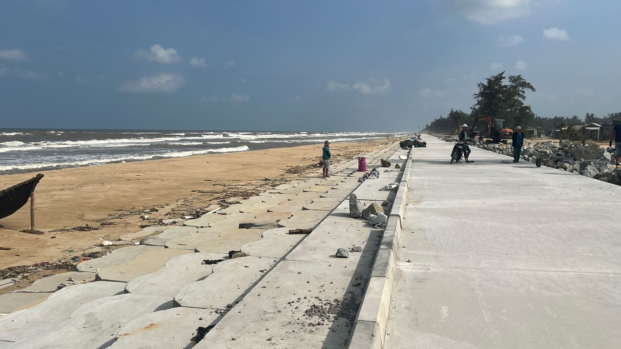 Chạy đua giành đất với biển