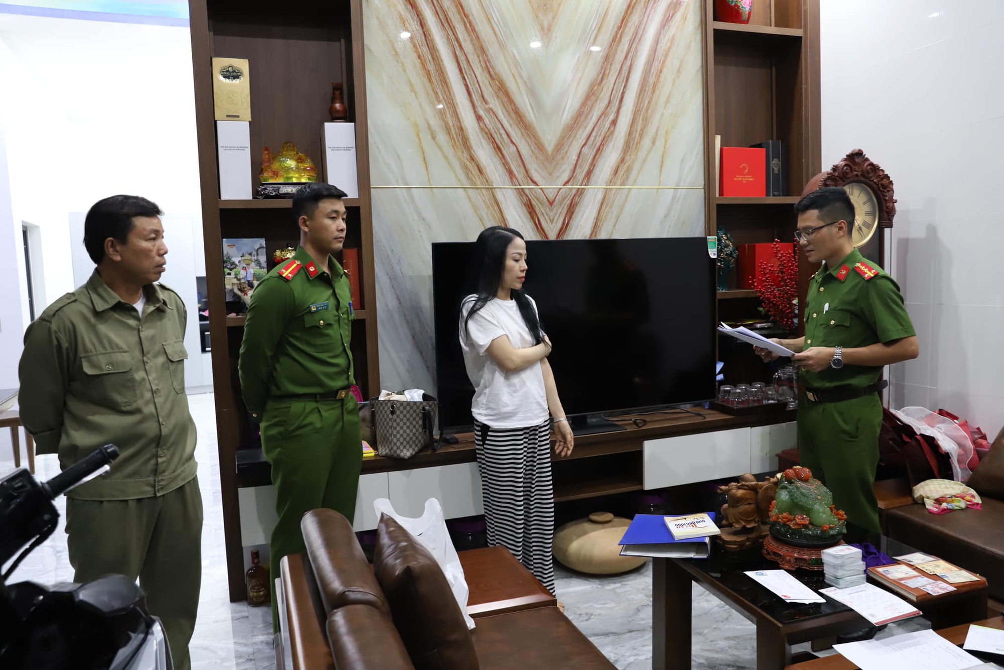 Hành trình đánh sập đường dây lợi dụng danh nghĩa báo chí trục lợi mỗi tháng hơn 1 tỉ đồng - Ảnh 2.