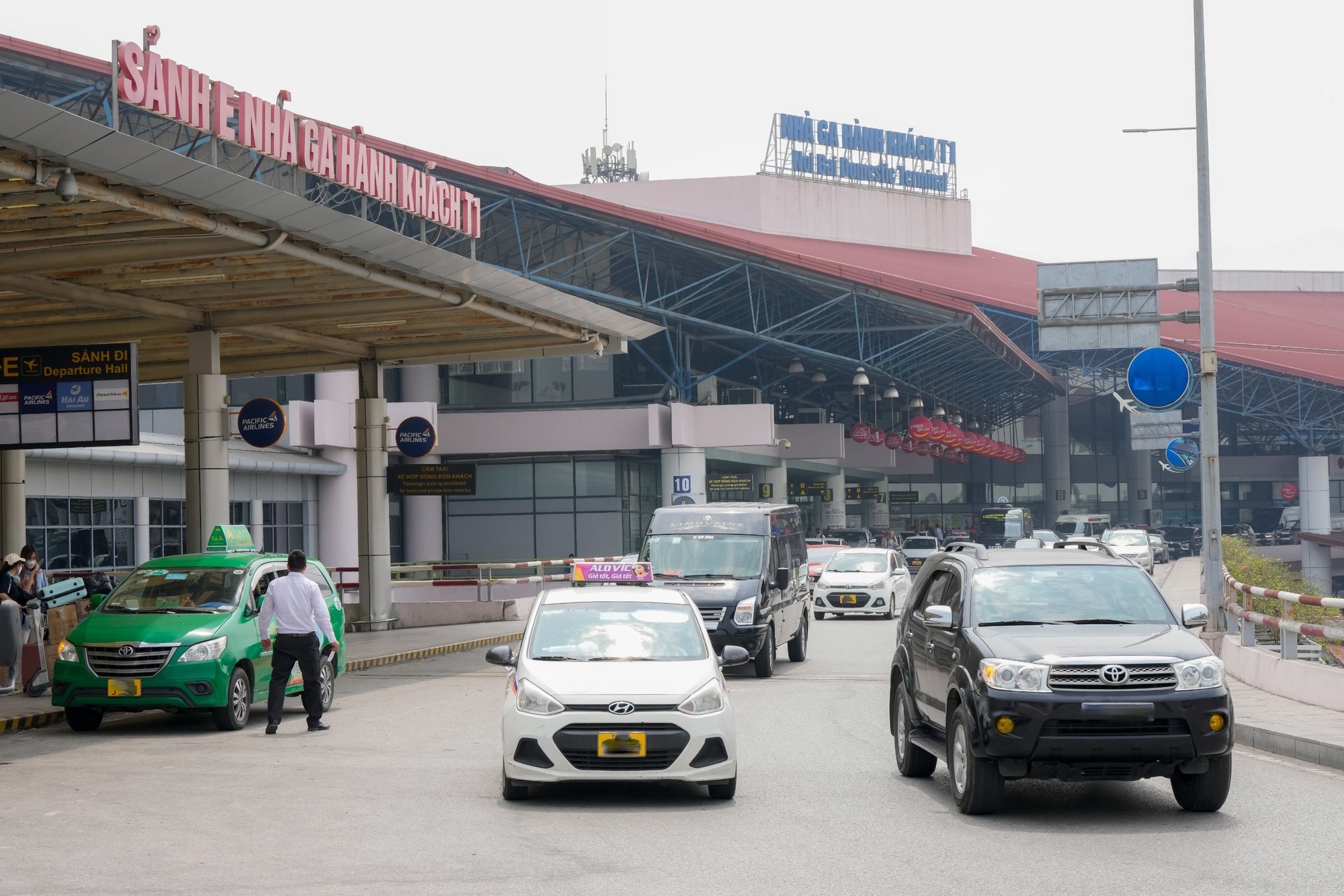 Sắp thu phí không dừng ôtô ra vào 5 sân bay lớn