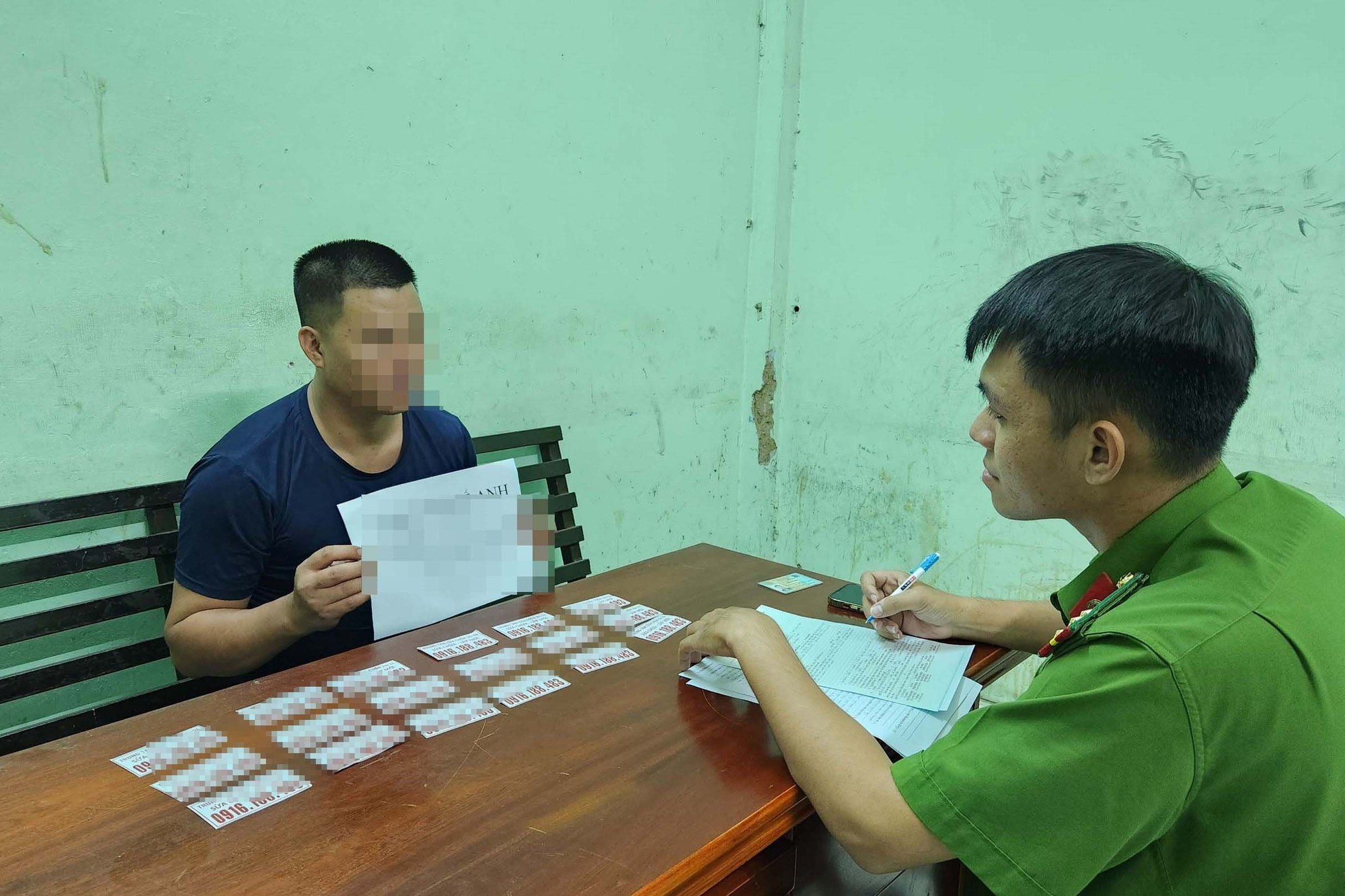 Phạt 1 thanh niên nhận "công việc" sai luật từ 3 đến 7 giờ sáng