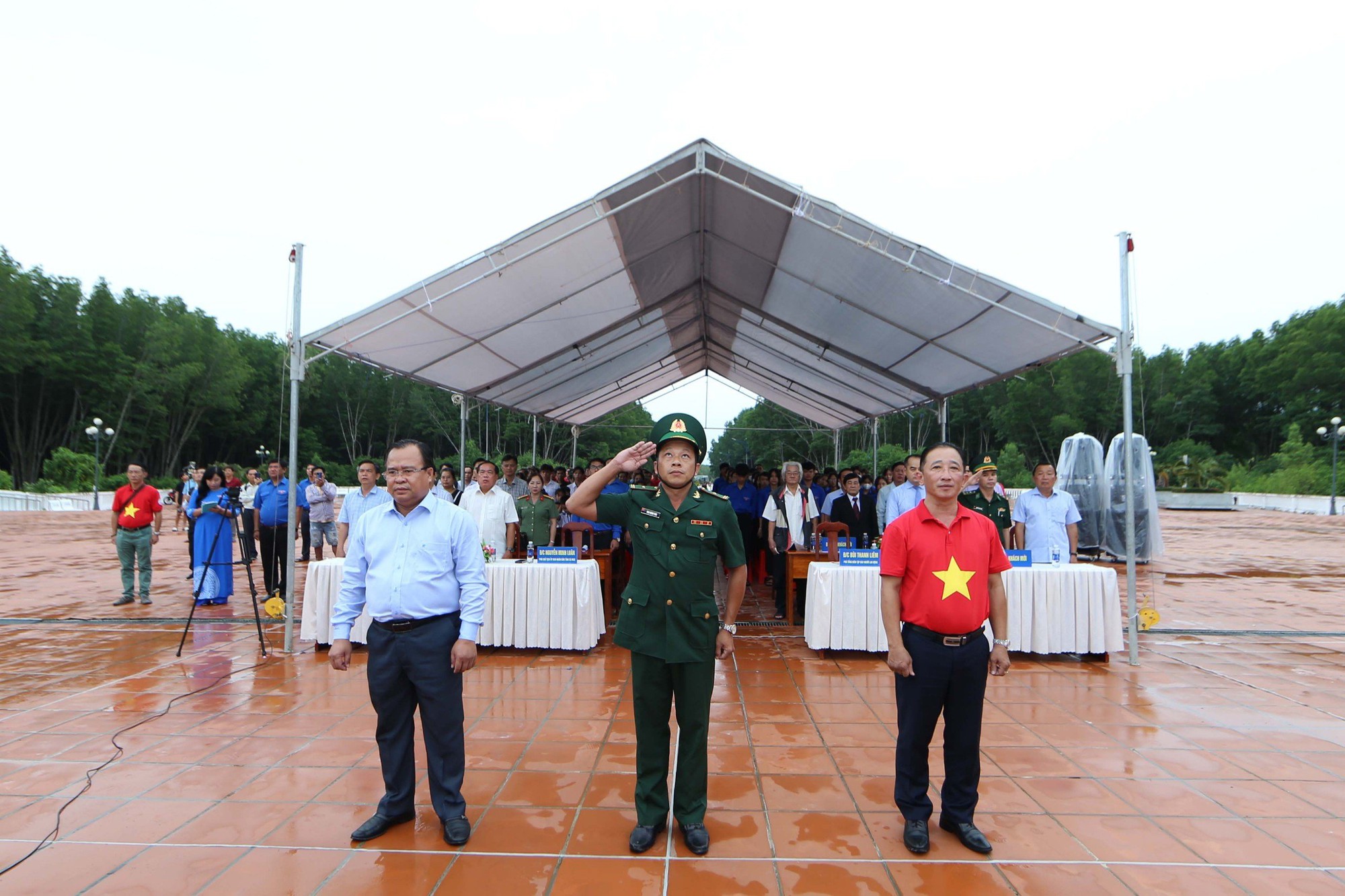 Th&ecirc;m tuyến Đường cờ Tổ quốc v&agrave; nhiều hoạt động nh&acirc;n văn tại C&agrave; Mau - Ảnh 1.