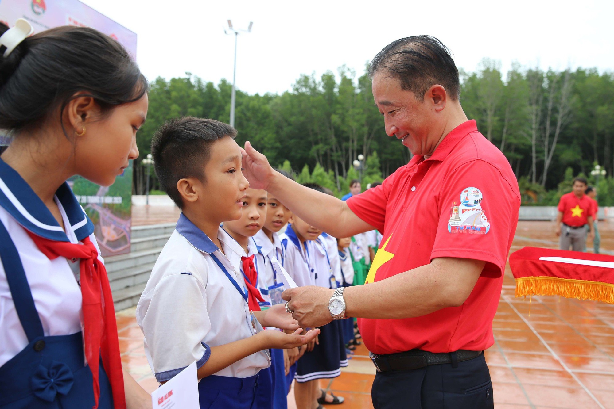 Th&ecirc;m tuyến Đường cờ Tổ quốc v&agrave; nhiều hoạt động nh&acirc;n văn tại C&agrave; Mau - Ảnh 12.