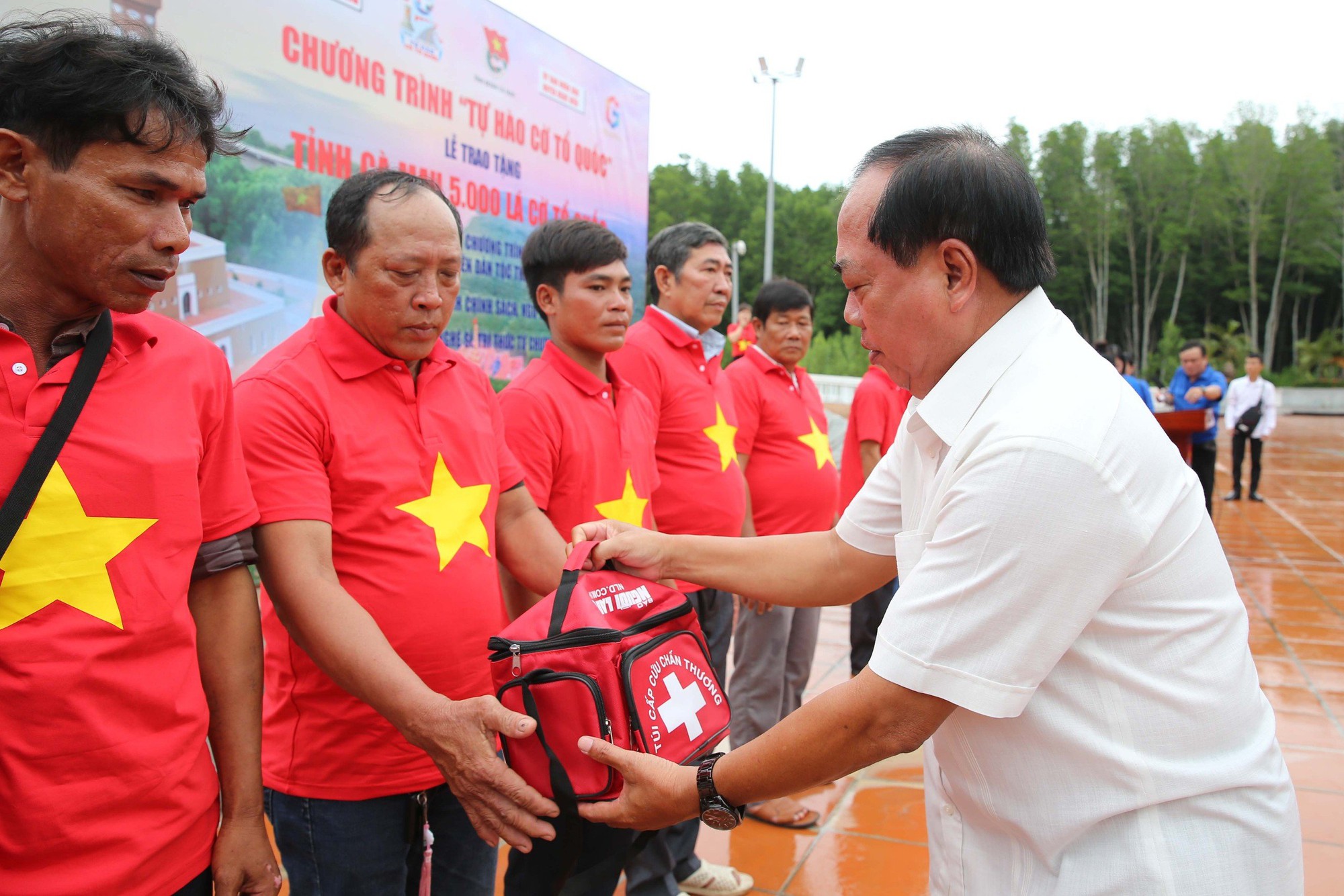 Th&ecirc;m tuyến Đường cờ Tổ quốc v&agrave; nhiều hoạt động nh&acirc;n văn tại C&agrave; Mau - Ảnh 7.