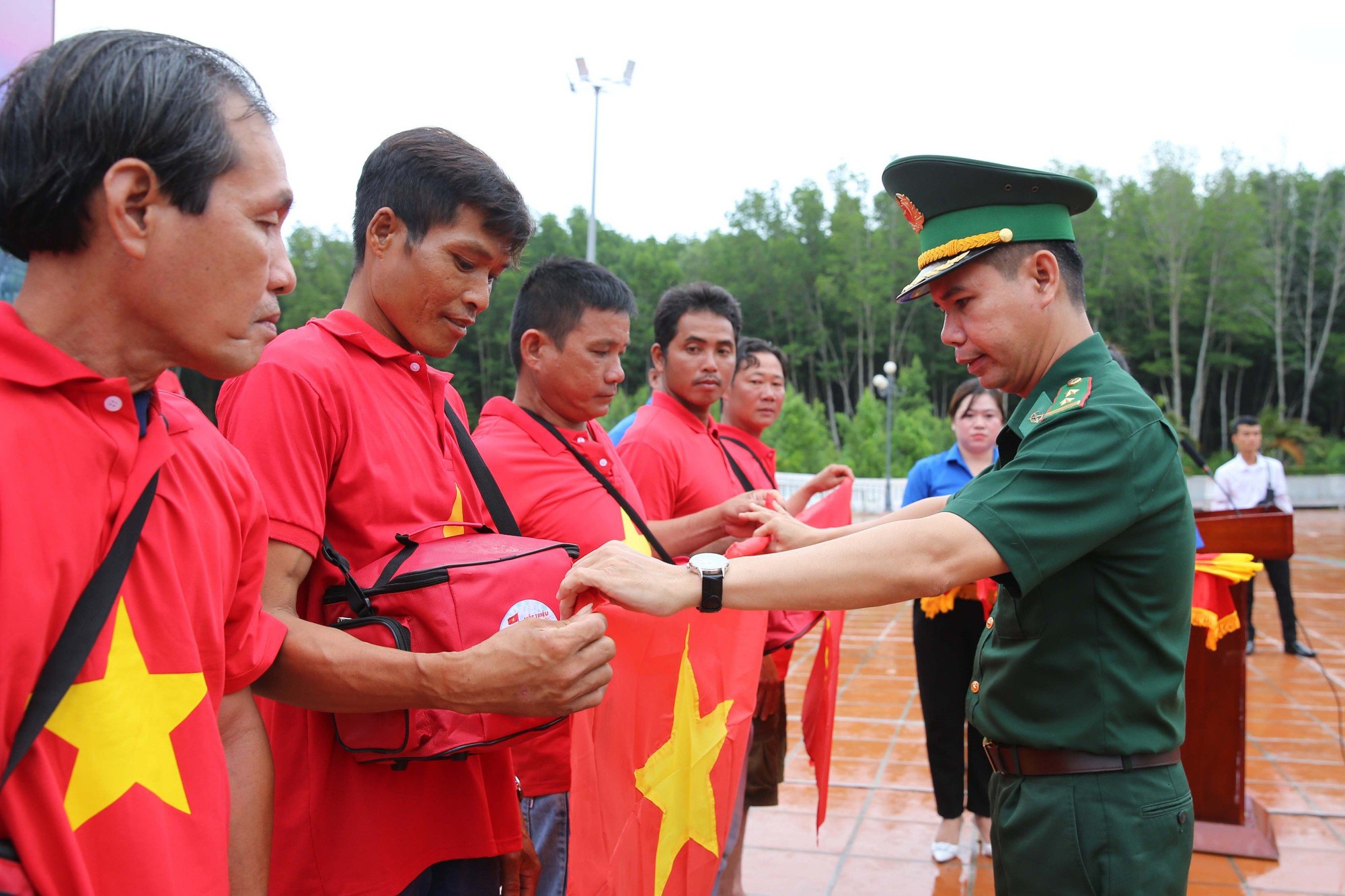 Th&ecirc;m tuyến Đường cờ Tổ quốc v&agrave; nhiều hoạt động nh&acirc;n văn tại C&agrave; Mau - Ảnh 8.