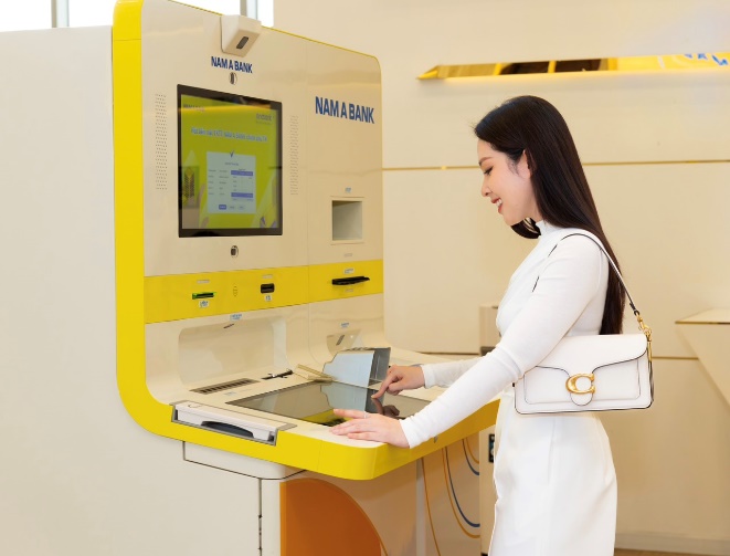 Nam A Bank nhận &ldquo;c&uacute; đ&uacute;p&rdquo; giải thưởng quốc tế - Ảnh 3.