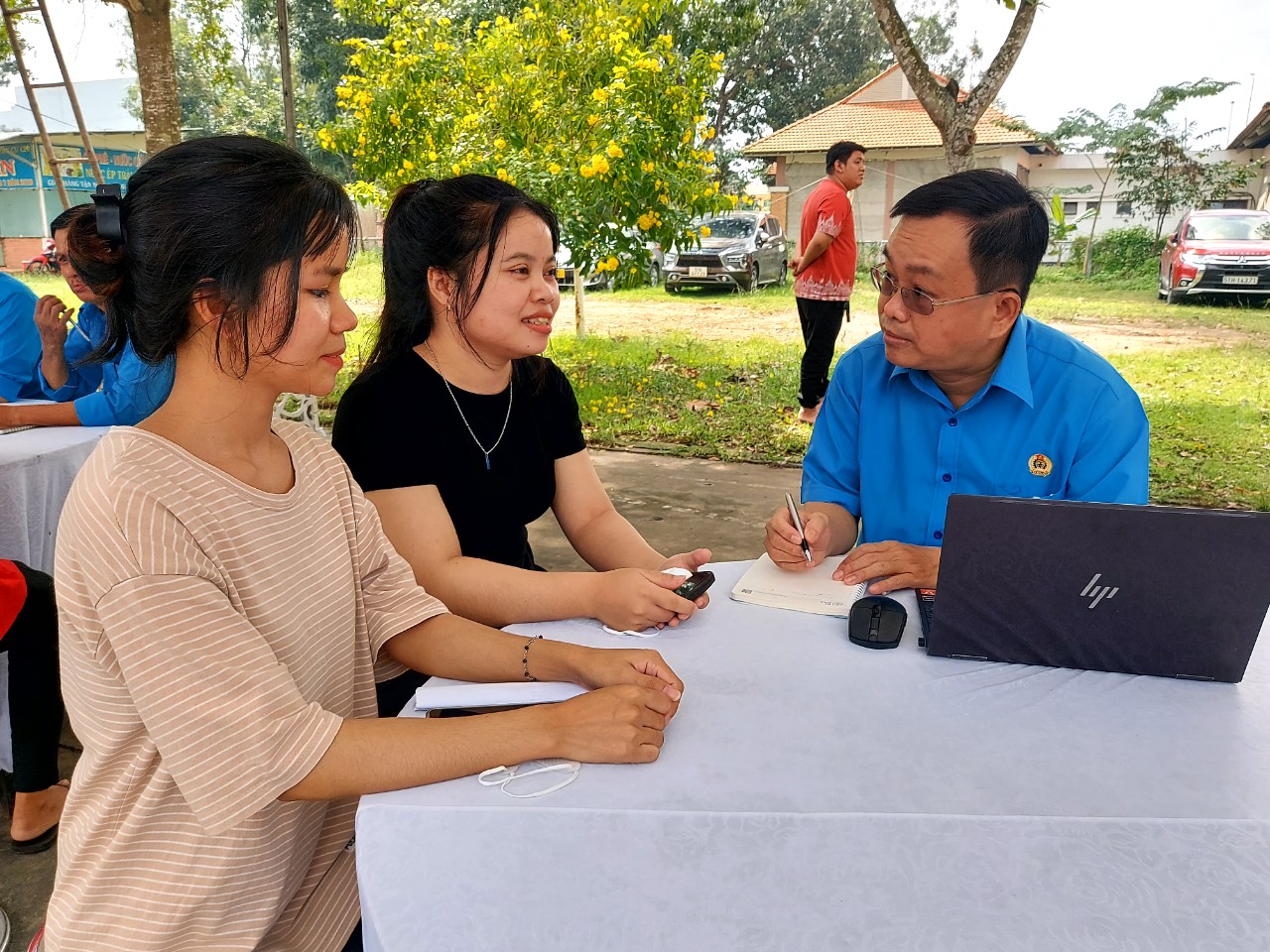 Trầy trật đòi quyền lợi