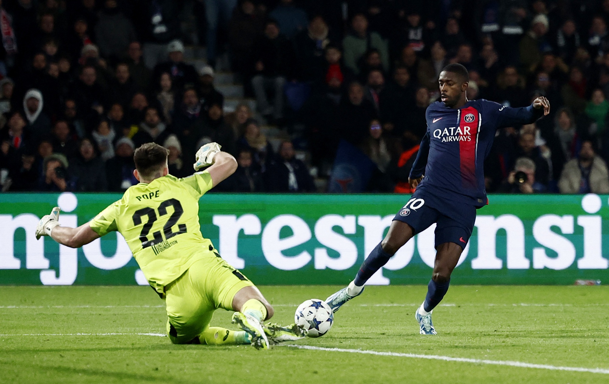 Thảm họa VAR, Newcastle đ&aacute;nh rơi chiến thắng ph&uacute;t 90+8 ở Paris - Ảnh 2.